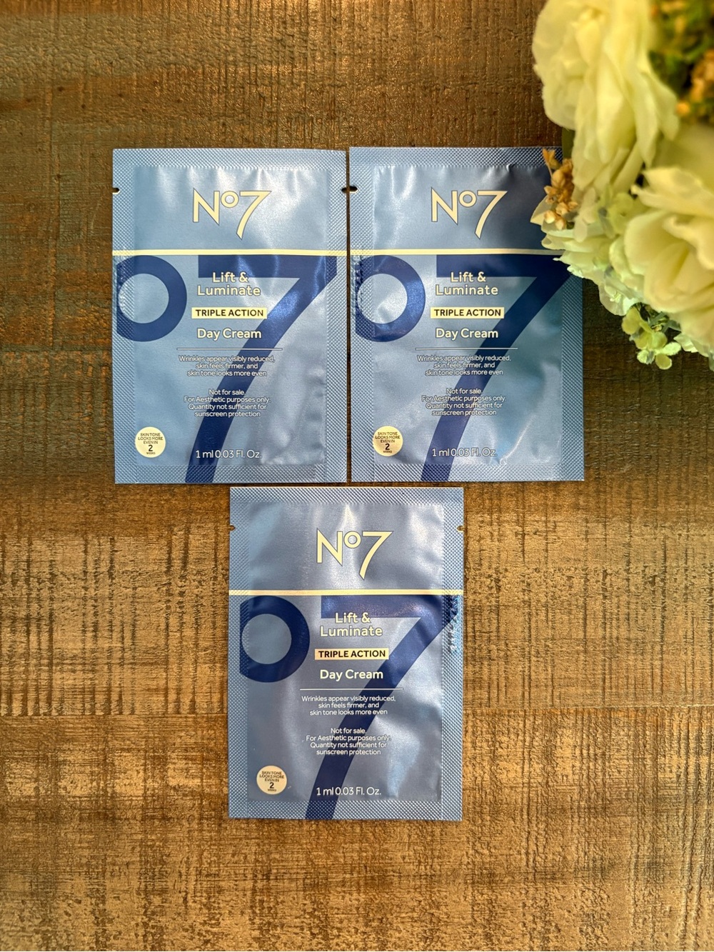 NEW No 7 FUTURE RENEW Damage Reversal NIGHT SERUM Mini + 3 DAY CREAM Samples! - Picture 4 of 5